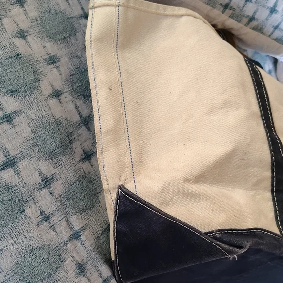 Vintage L.L. Bean Tan and Navy Blue Travel Bag with Minimalist Design - Picture 6 of 13